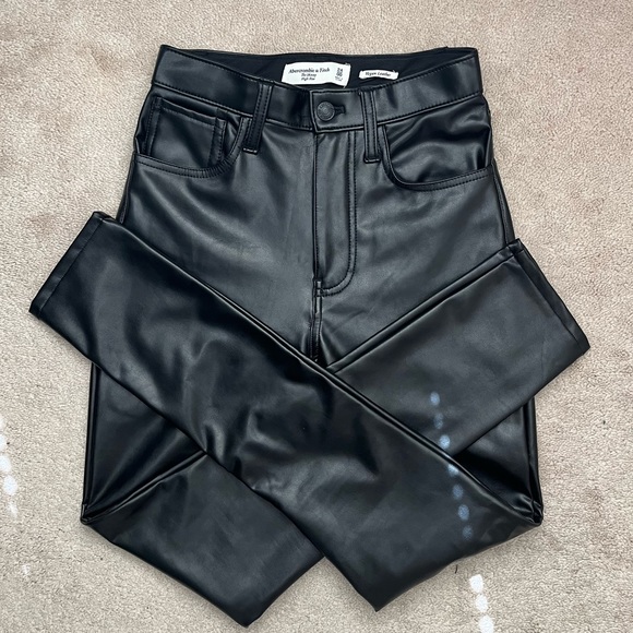 ABERCROMBIE & FITCH | Vegan Leather Skinny Pant - Picture 1 of 4